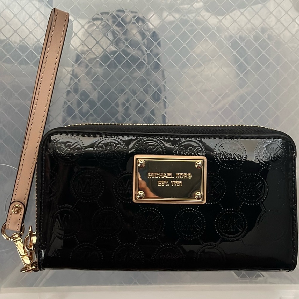 Michael Kors wallet wristlet (leather, black and gold)